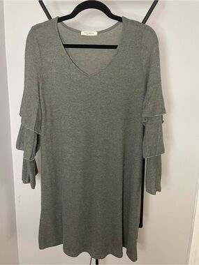 Promesa Gray V-Neck Tiered Sleeve Knit Dress